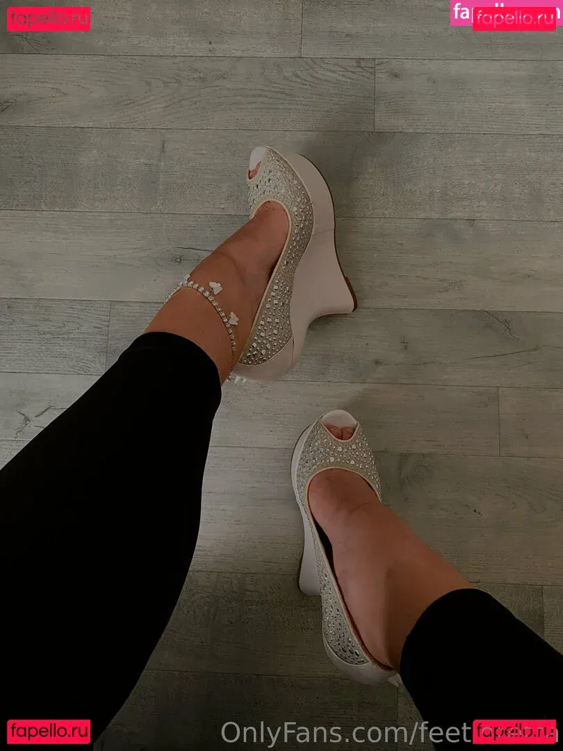 feetloretta Onlyfans Photo Gallery 