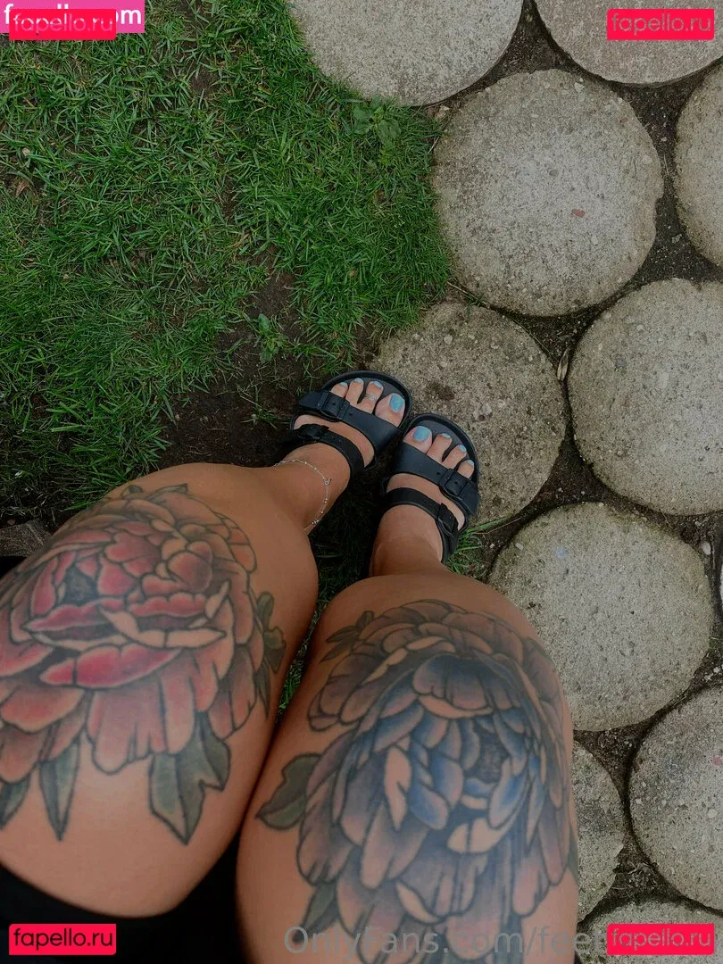 feetloretta Onlyfans Photo Gallery 