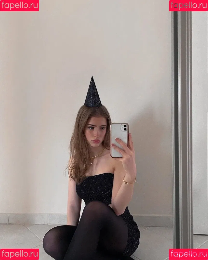 mira.004 Onlyfans Photo Gallery 
