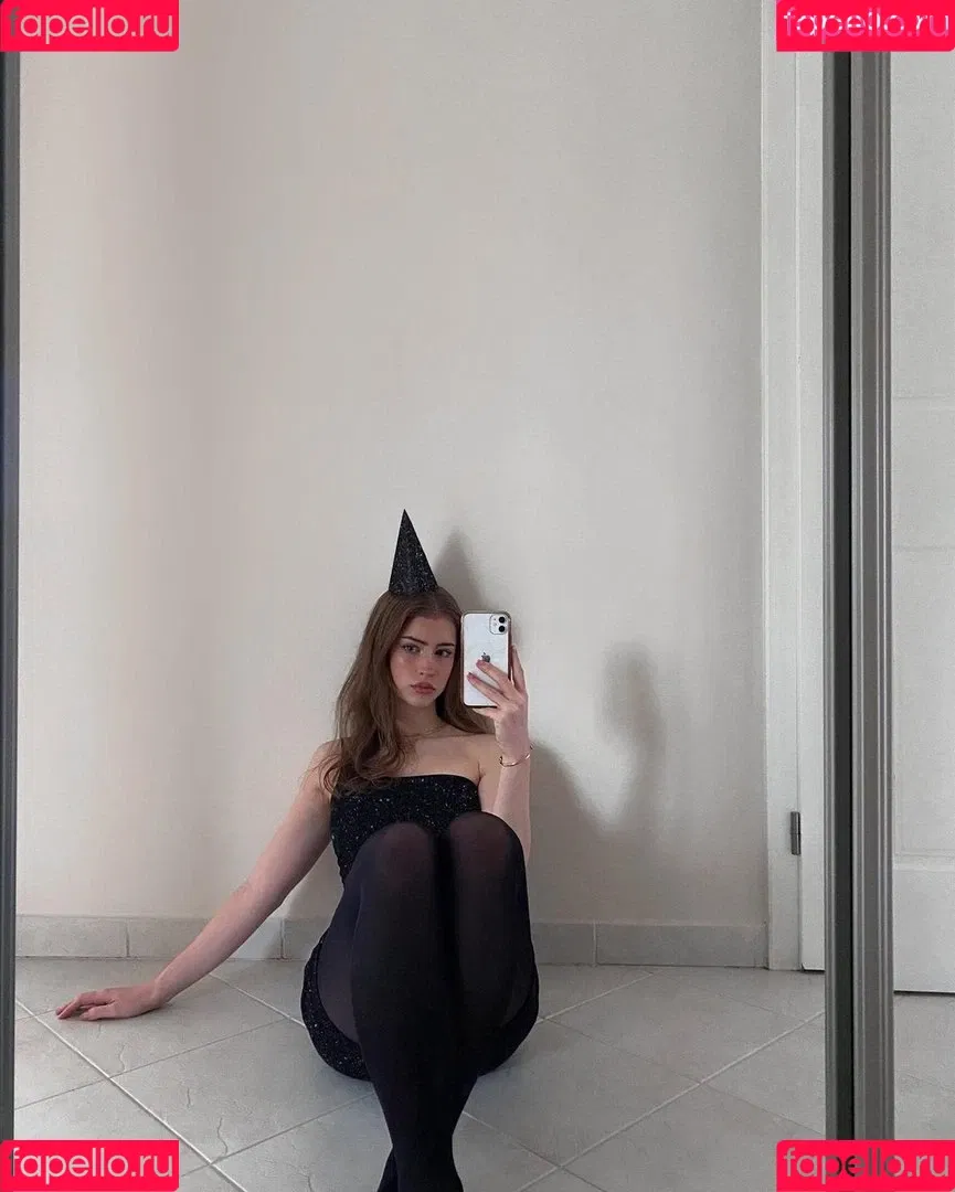 mira.004 Onlyfans Photo Gallery 