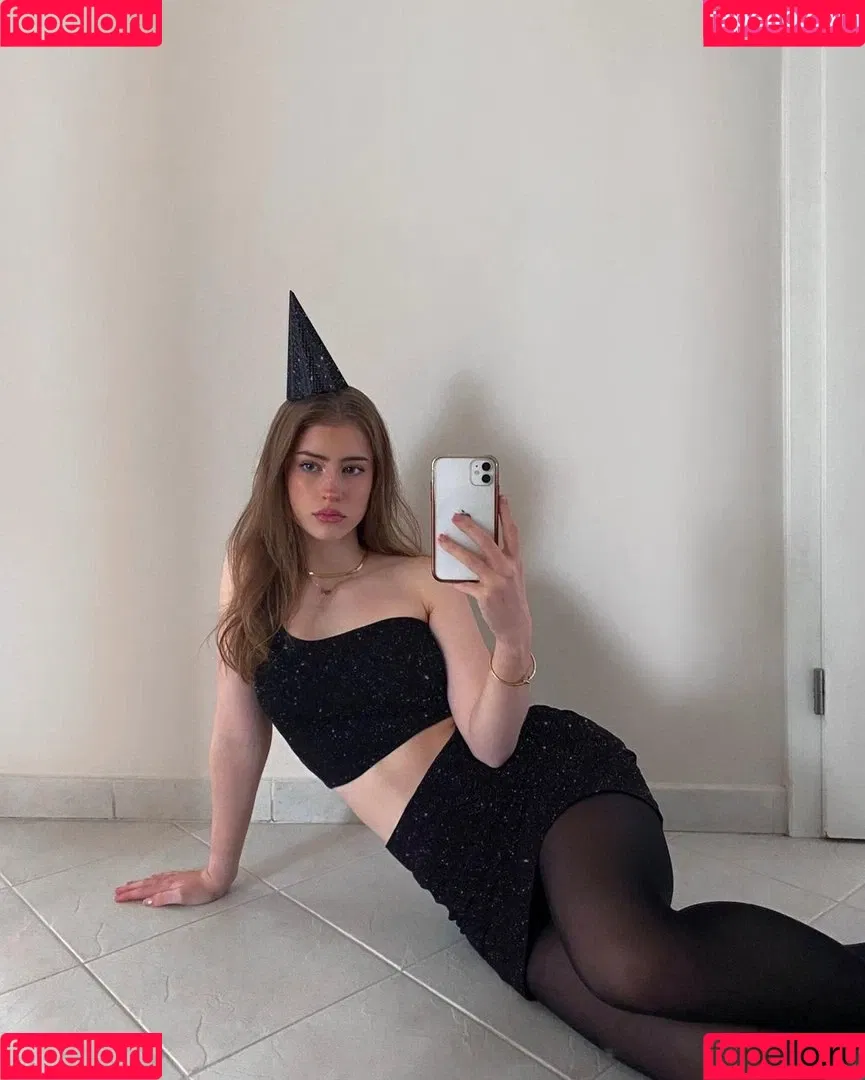 mira.004 Onlyfans Photo Gallery 