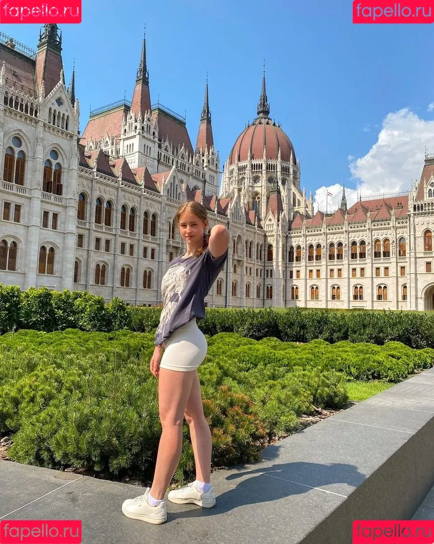mira.004 Onlyfans Photo Gallery 