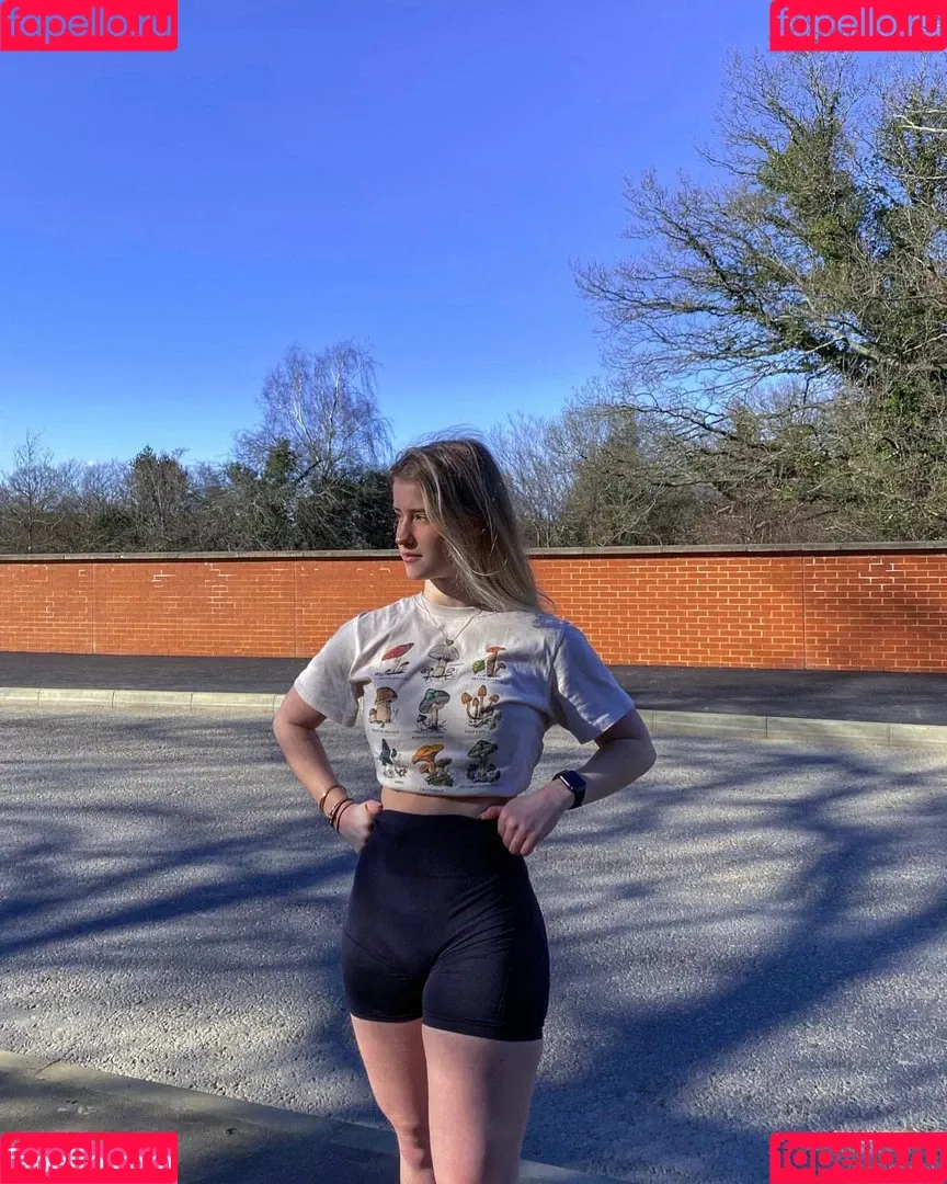mira.004 Onlyfans Photo Gallery 