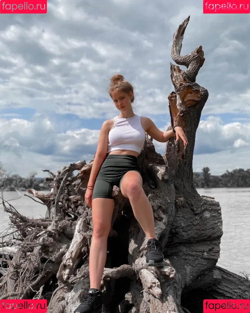 mira.004 Onlyfans Photo Gallery 