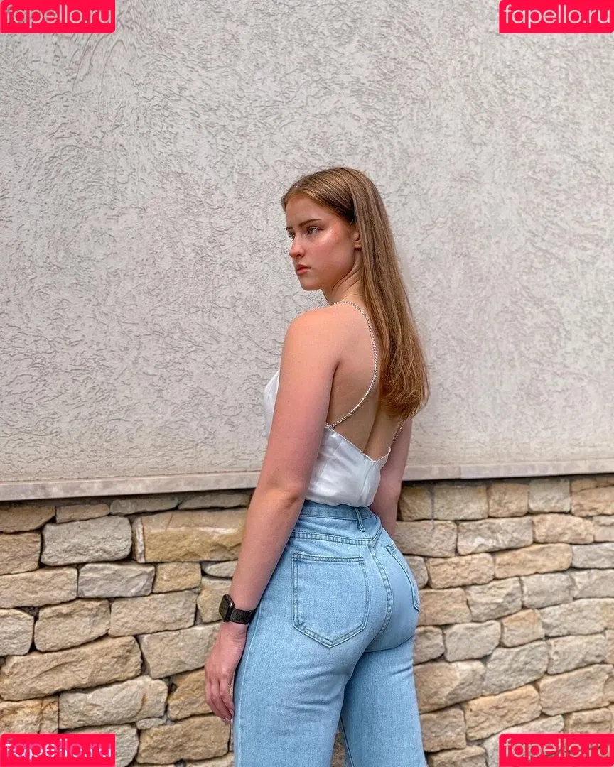 mira.004 Onlyfans Photo Gallery 
