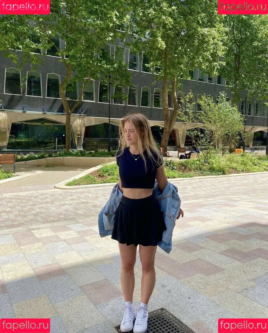 mira.004 Onlyfans Photo Gallery 