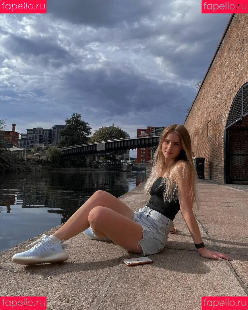 mira.004 Onlyfans Photo Gallery 