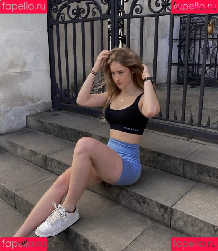 mira.004 Onlyfans Photo Gallery 