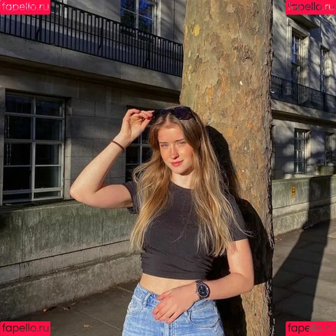 mira.004 Onlyfans Photo Gallery 