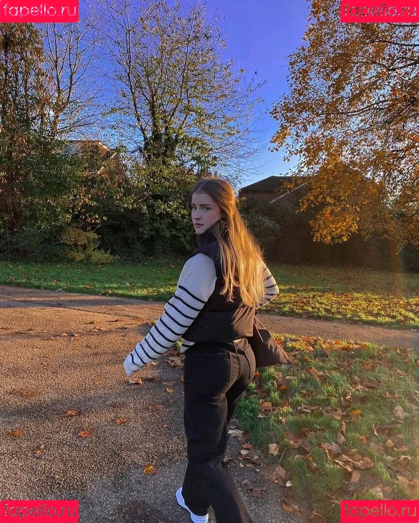 mira.004 Onlyfans Photo Gallery 