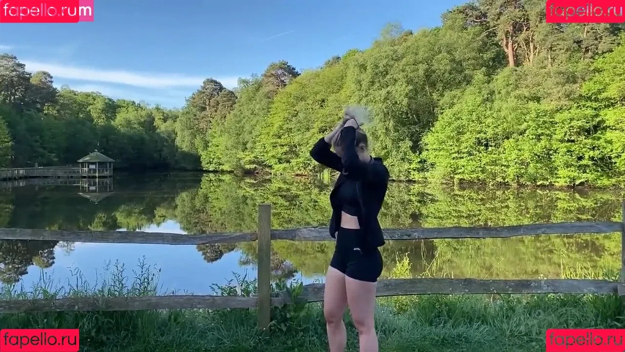 mira.004 Onlyfans Photo Gallery 