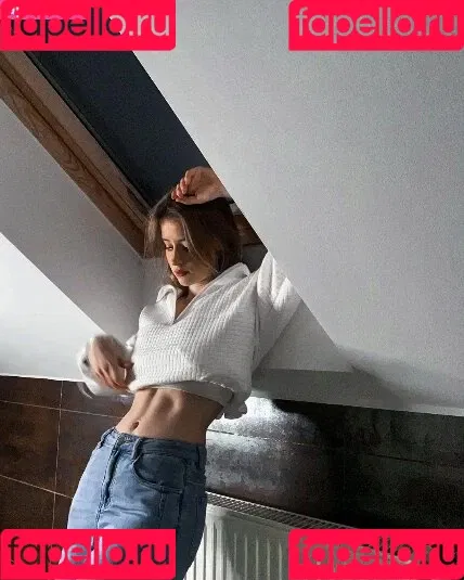 mira.004 Onlyfans Photo Gallery 