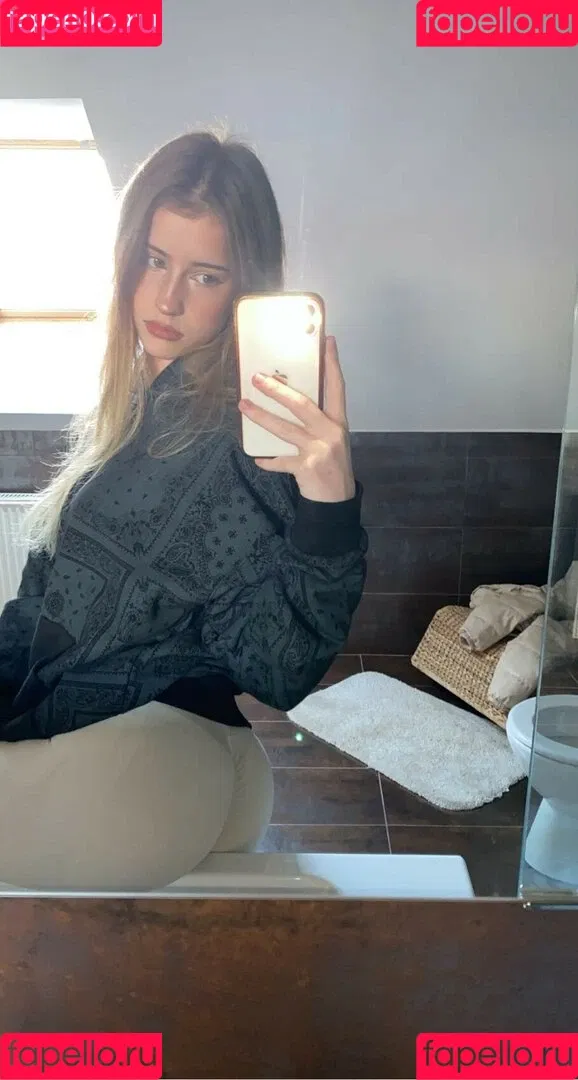 mira.004 Onlyfans Photo Gallery 