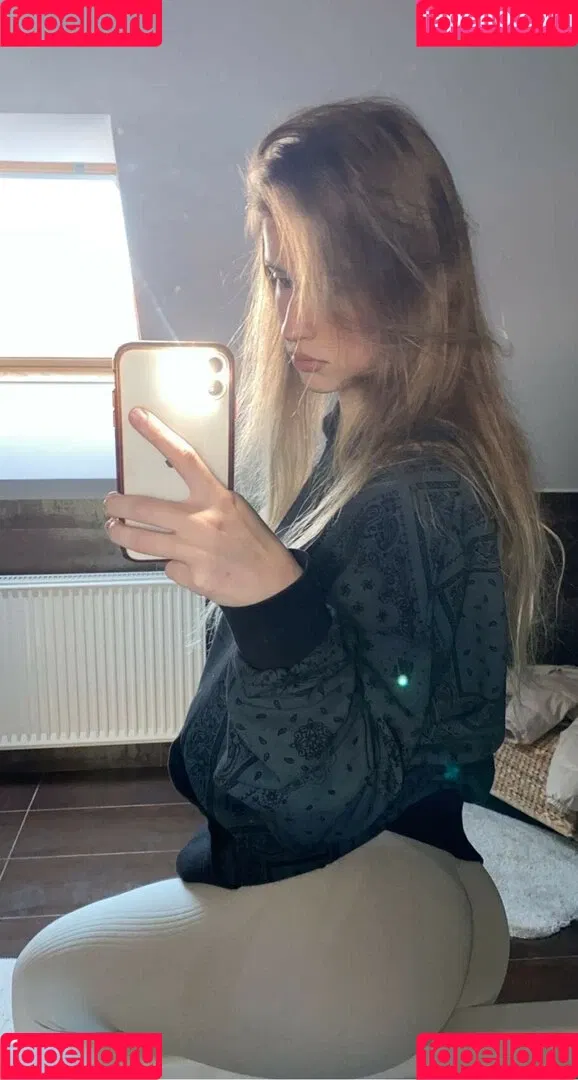 mira.004 Onlyfans Photo Gallery 
