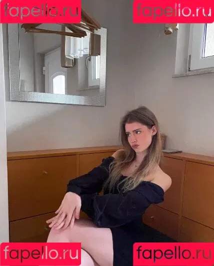 mira.004 Onlyfans Photo Gallery 