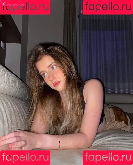 mira.004 Onlyfans Photo Gallery 