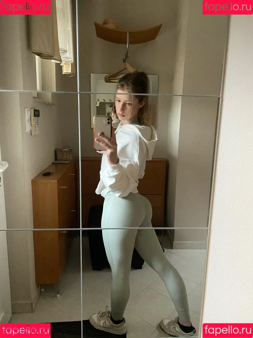 mira.004 Onlyfans Photo Gallery 