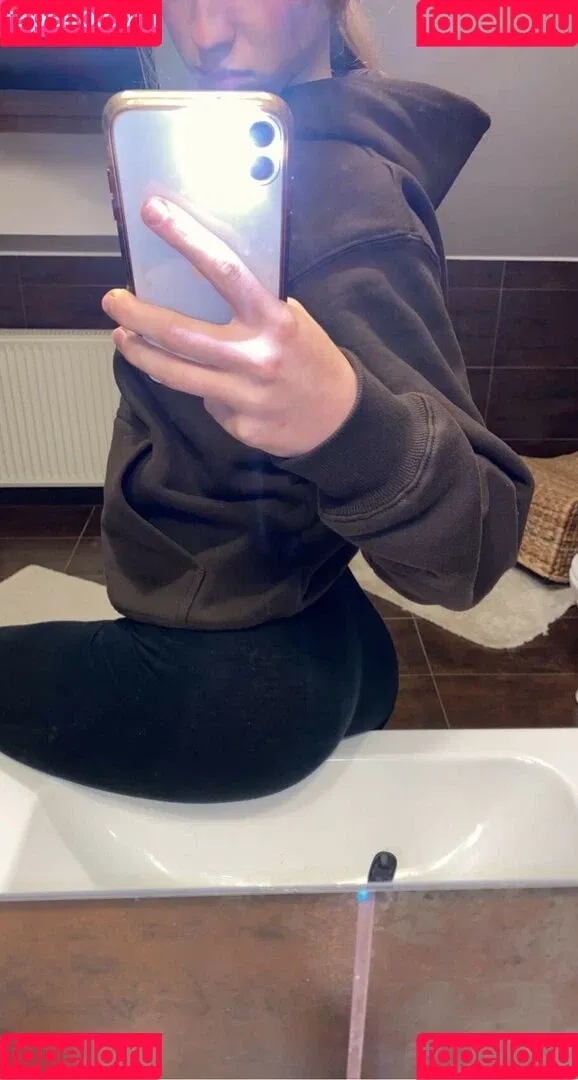 mira.004 Onlyfans Photo Gallery 