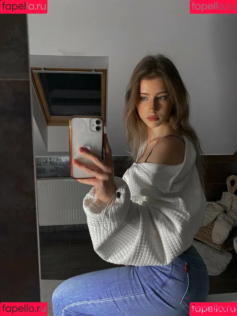 mira.004 Onlyfans Photo Gallery 