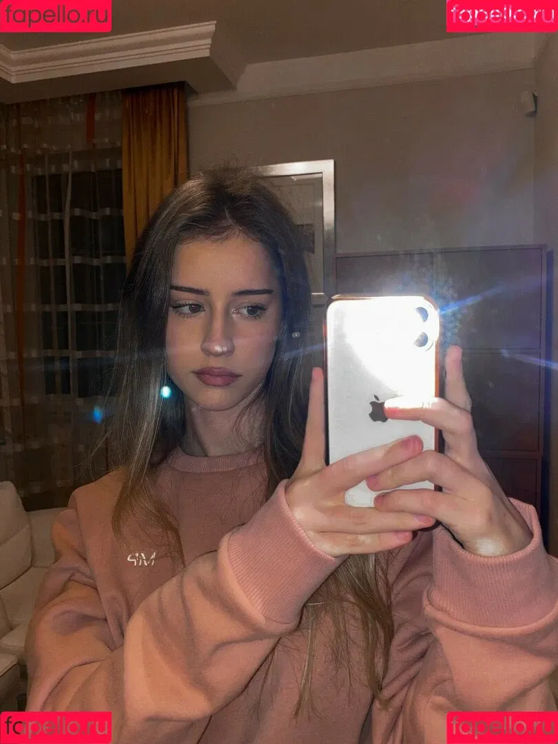 mira.004 Onlyfans Photo Gallery 