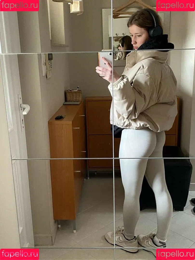mira.004 Onlyfans Photo Gallery 