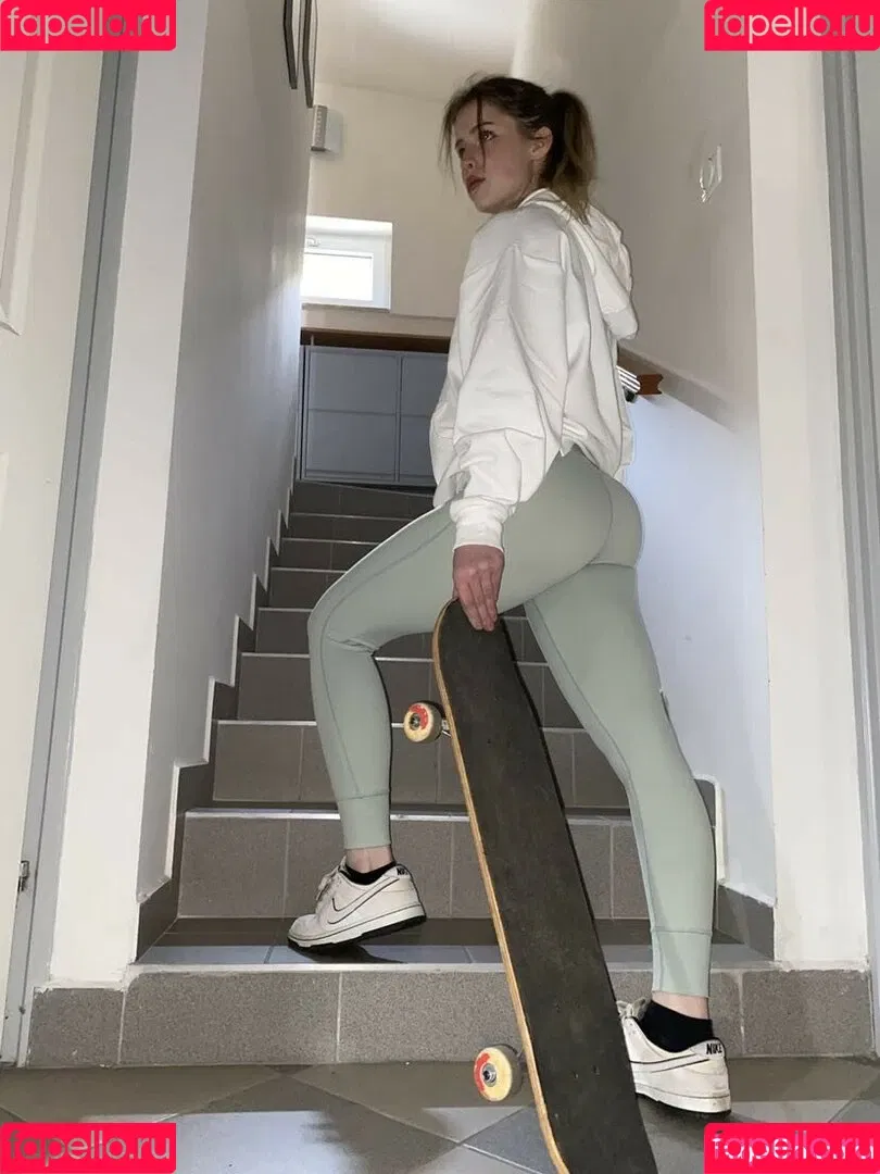 mira.004 Onlyfans Photo Gallery 
