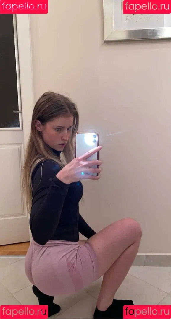 mira.004 Onlyfans Photo Gallery 