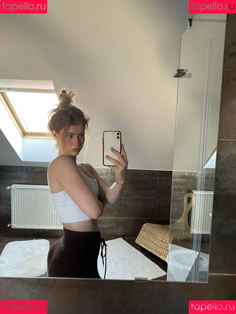 mira.004 Onlyfans Photo Gallery 