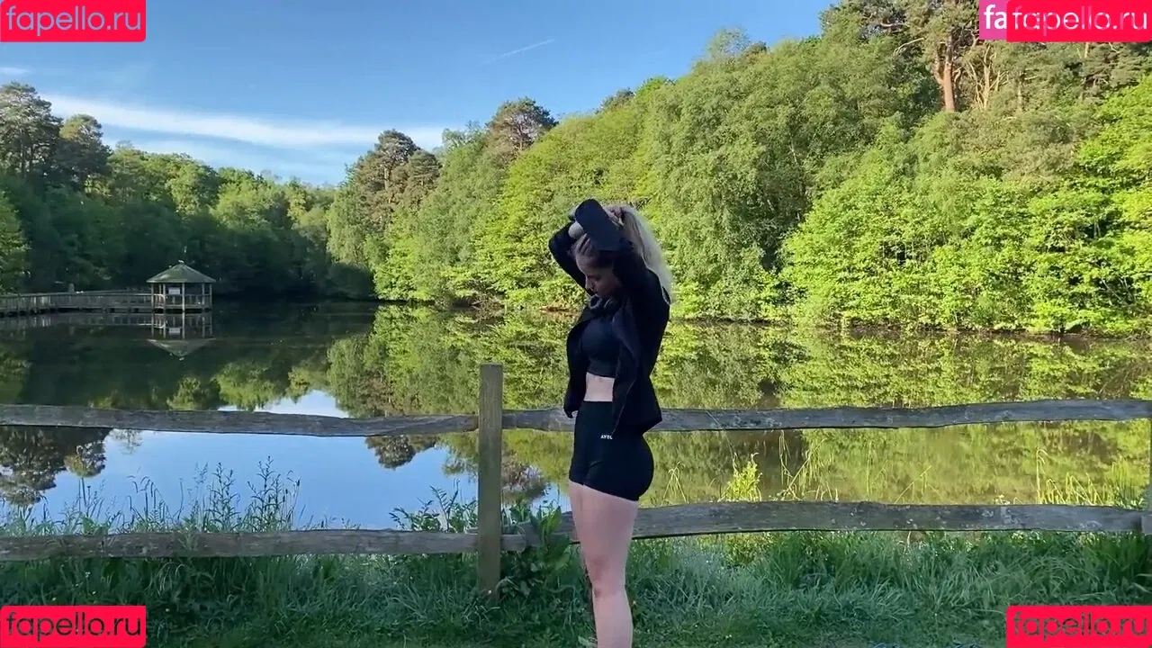 mira.004 Onlyfans Photo Gallery 