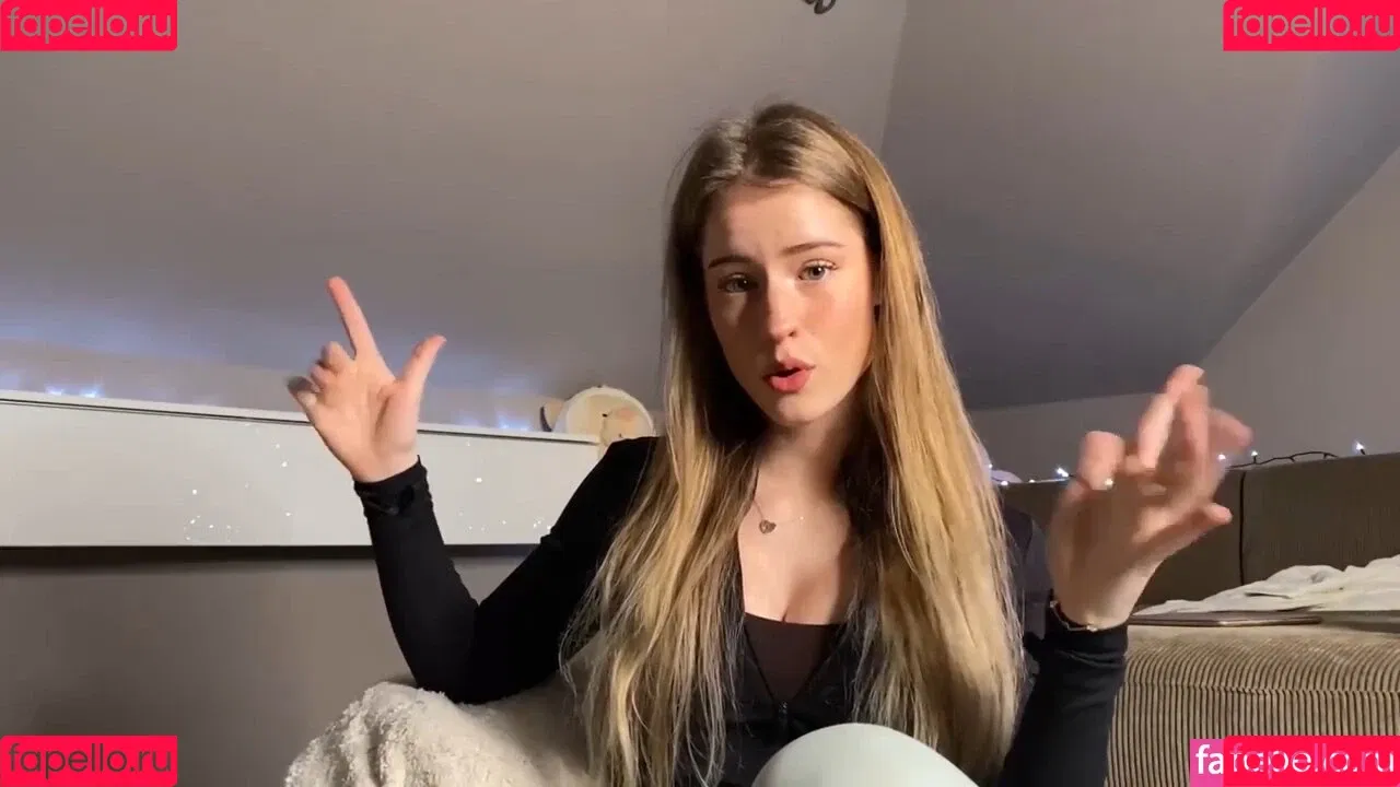 mira.004 Onlyfans Photo Gallery 