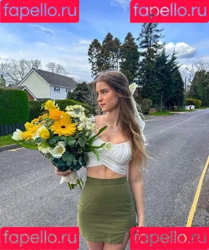 mira.004 Onlyfans Photo Gallery 