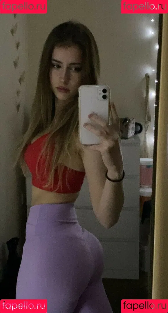 mira.004 Onlyfans Photo Gallery 