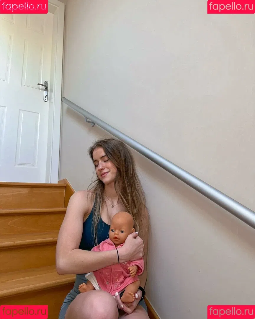 mira.004 Onlyfans Photo Gallery 