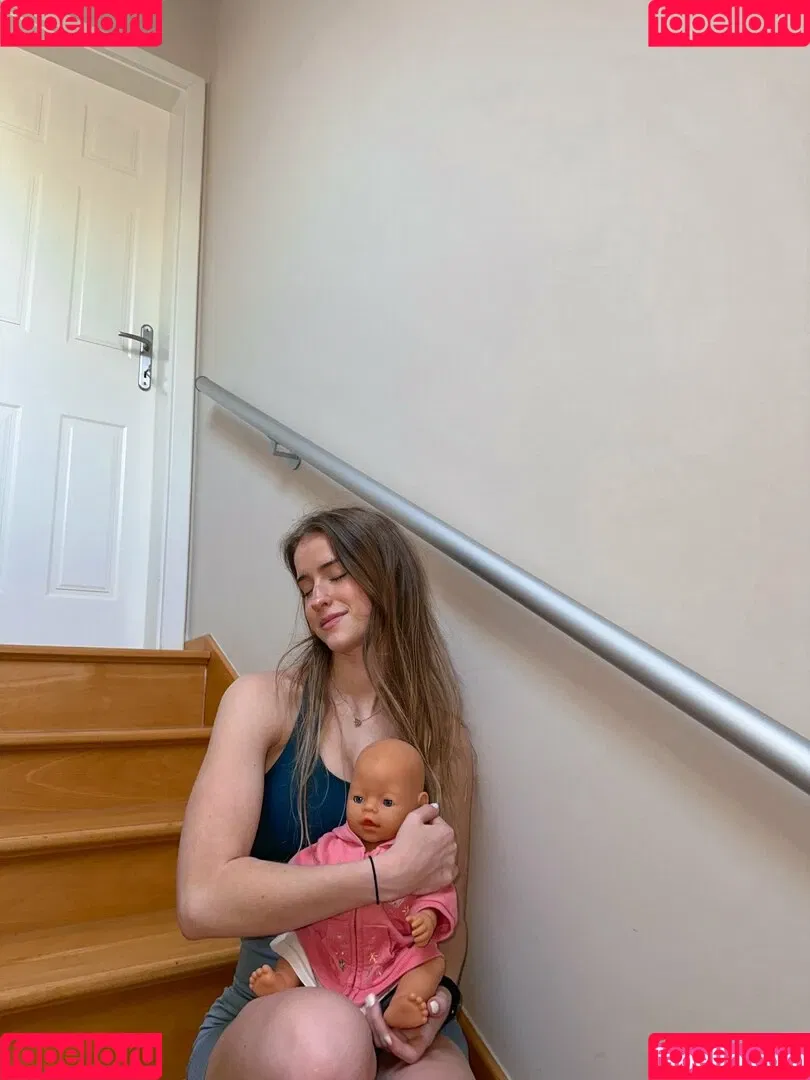 mira.004 Onlyfans Photo Gallery 