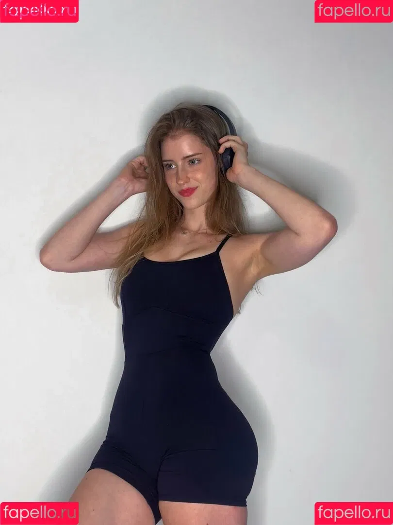 mira.004 Onlyfans Photo Gallery 