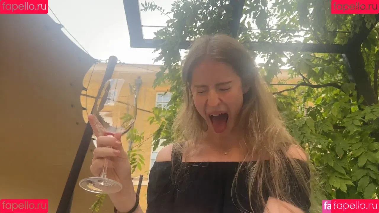 mira.004 Onlyfans Photo Gallery 