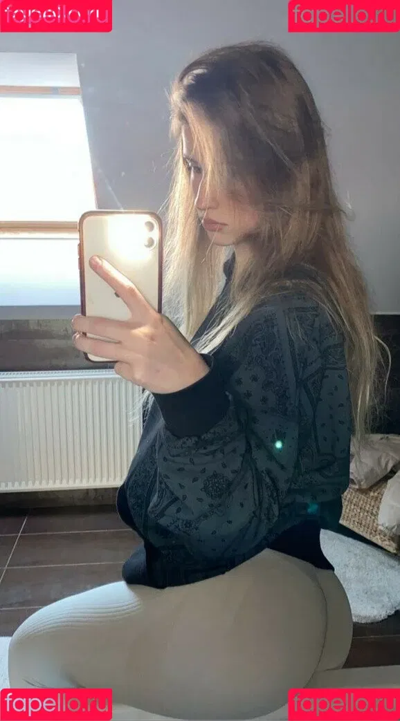 mira.004 Onlyfans Photo Gallery 