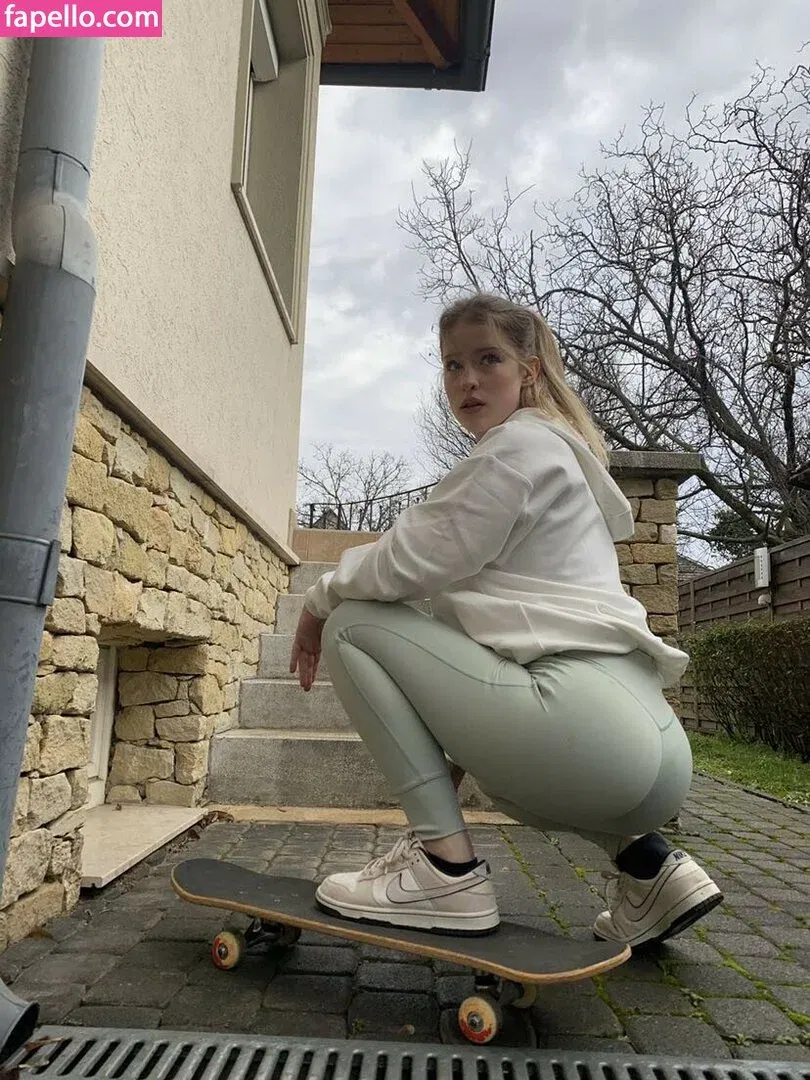 mira.004 Onlyfans Photo Gallery 