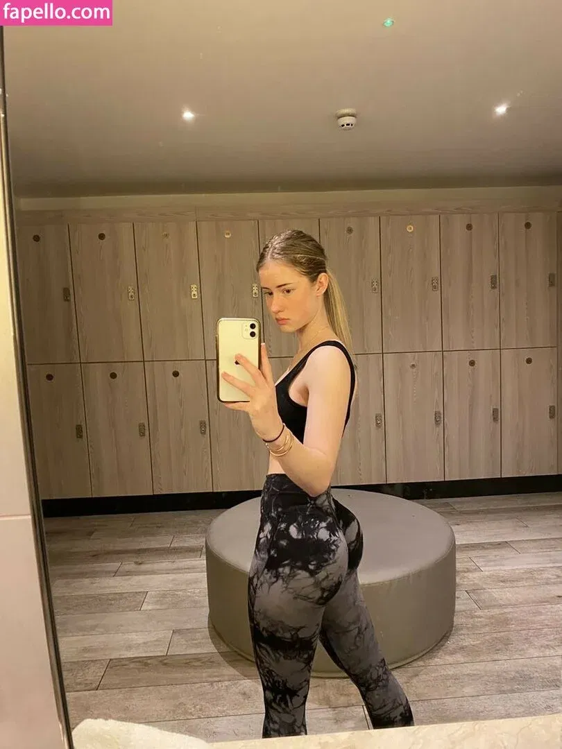 mira.004 Onlyfans Photo Gallery 