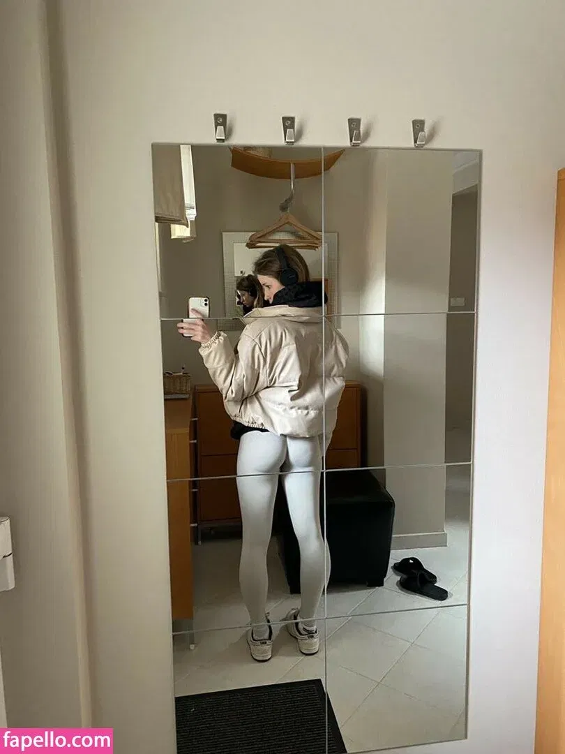 mira.004 Onlyfans Photo Gallery 