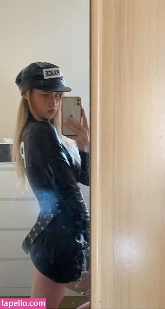 mira.004 Onlyfans Photo Gallery 