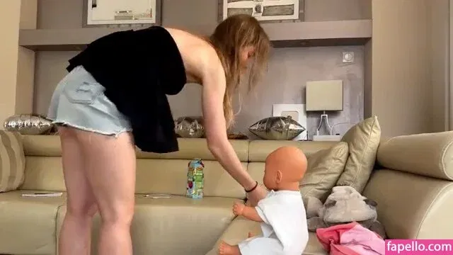 mira.004 Onlyfans Photo Gallery 