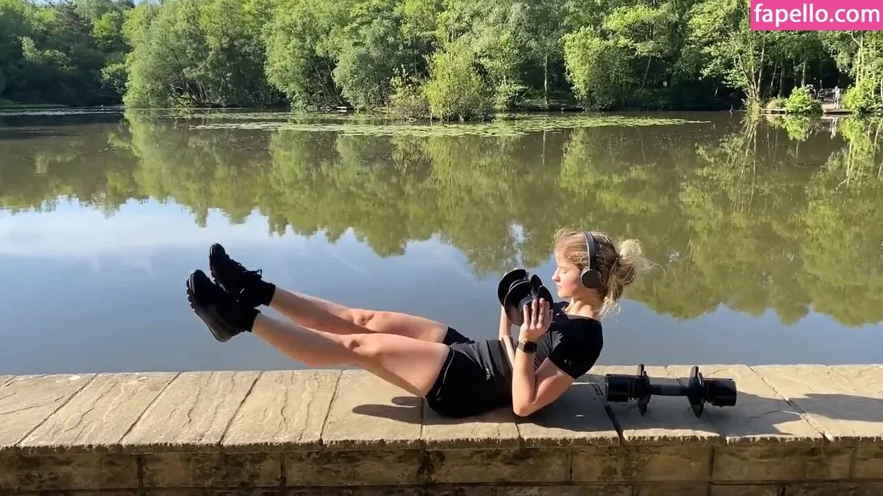 mira.004 Onlyfans Photo Gallery 