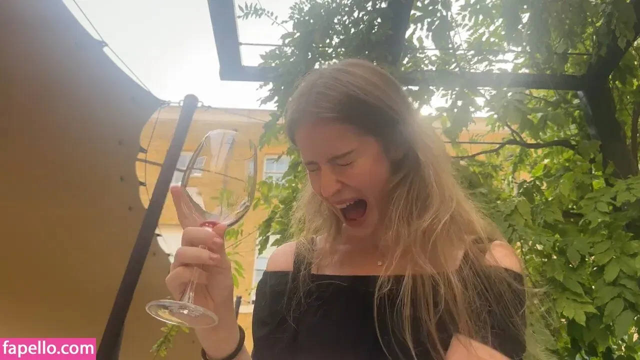 mira.004 Onlyfans Photo Gallery 