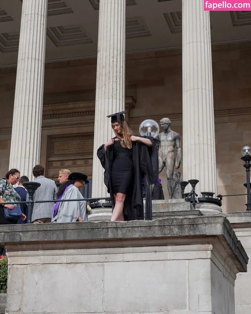 mira.004 Onlyfans Photo Gallery 