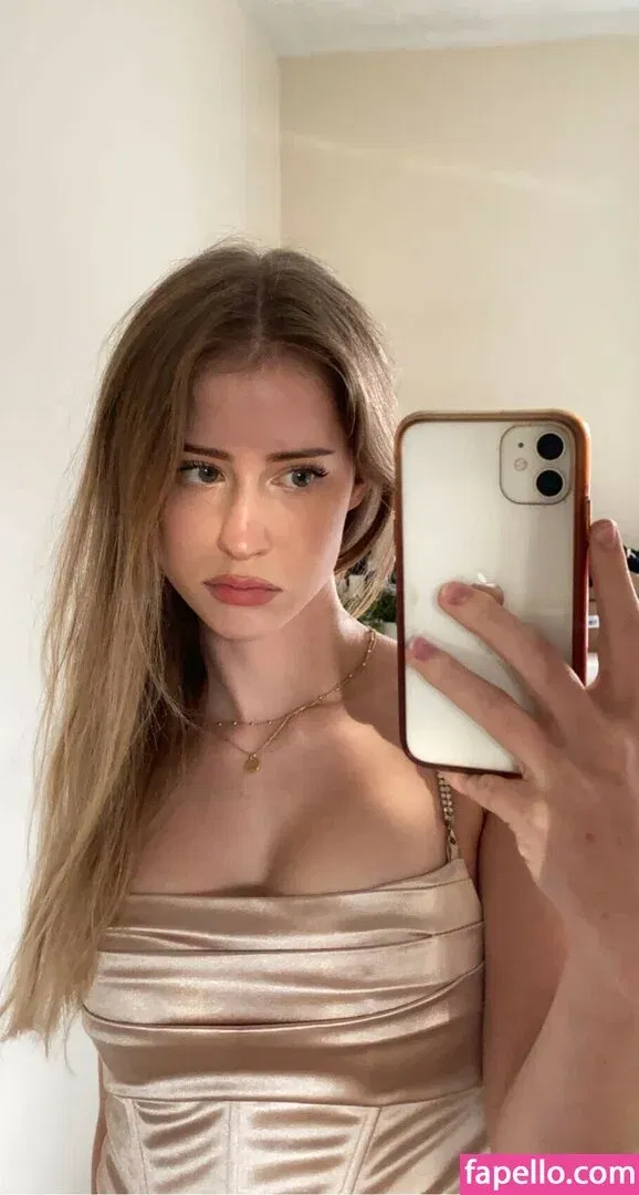 mira.004 Onlyfans Photo Gallery 