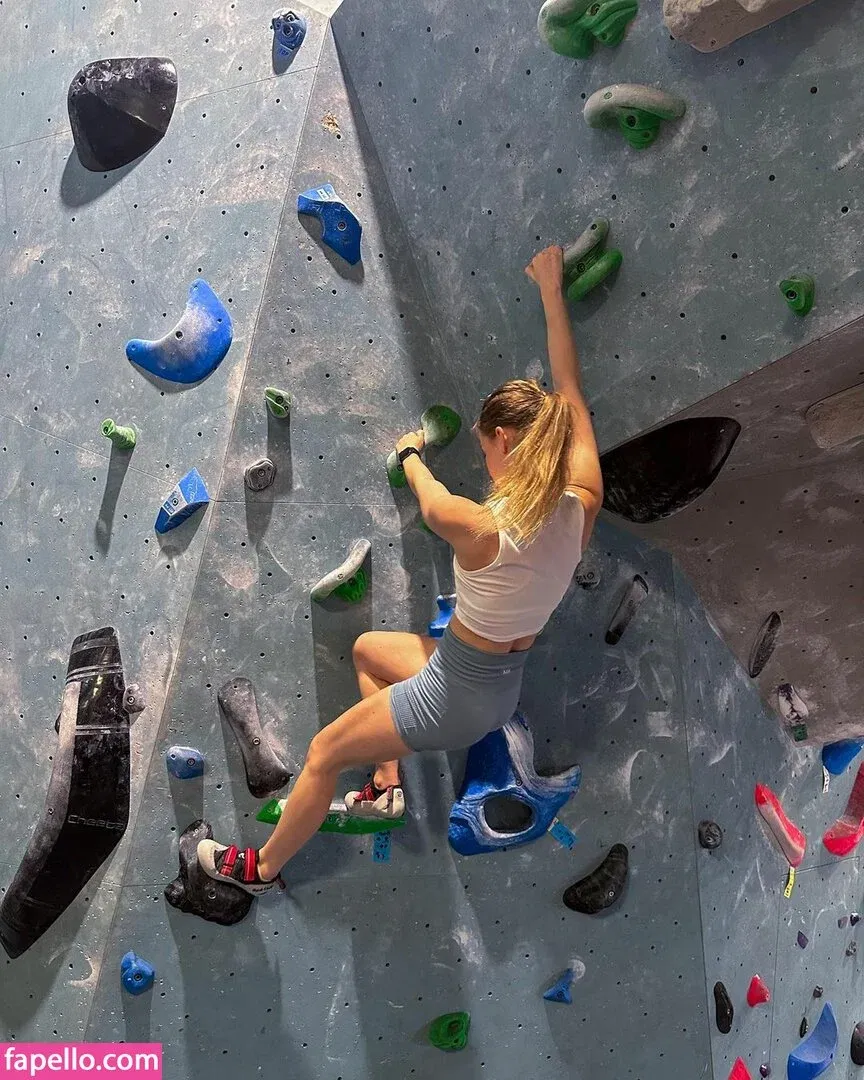 mira.004 Onlyfans Photo Gallery 