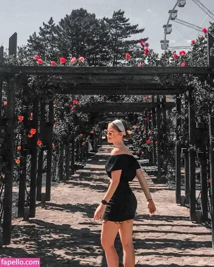 mira.004 Onlyfans Photo Gallery 