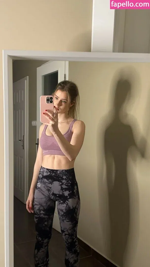 mira.004 Onlyfans Photo Gallery 