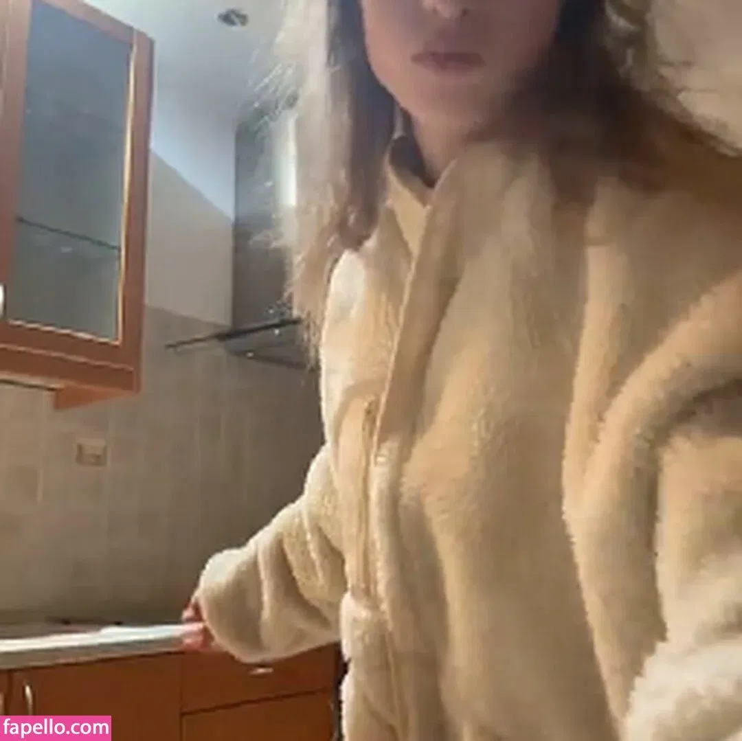 mira.004 Onlyfans Photo Gallery 